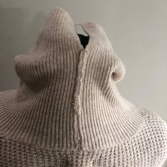 Aerie‎ Cozy Oversized Beige Turtleneck Sweater Casual & Warm Size Medium NWT - Picture 7 of 11